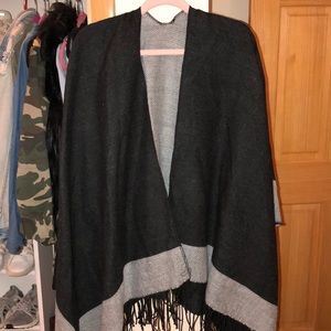 JCPenney black and gray pullover